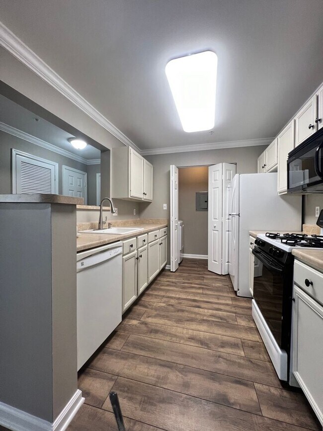 Building Photo - This 2-bedroom, 2-bathroom gem offers the ...