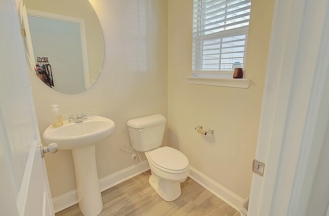 Building Photo - 35 Perlieu Ct