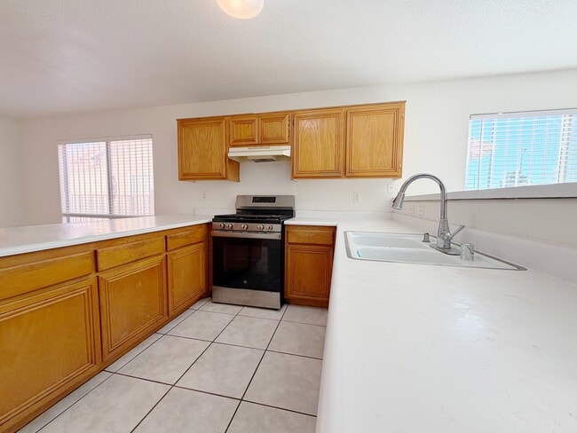 Building Photo - 593 Old W Ct