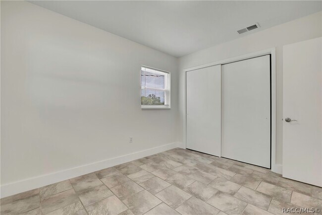 Building Photo - 1019 E Turner Camp Rd