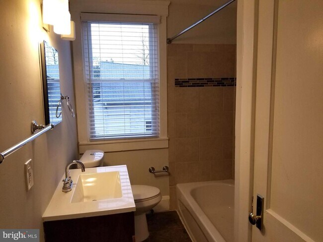 Building Photo - 3203 Mary Ave