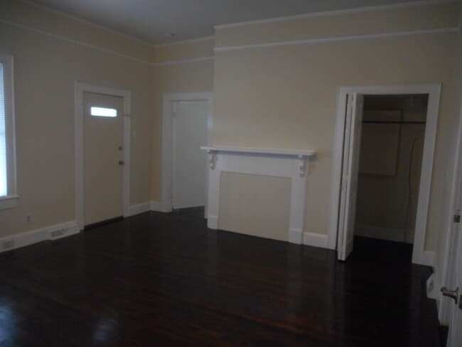 Building Photo - Charming 3-Bedroom, 1 Bathroom Ranch ***$5...