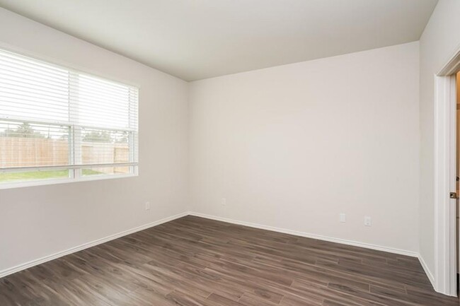 Building Photo - 9020 Yellow Rose Dr