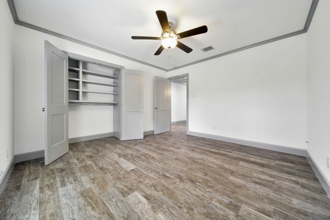 Building Photo - 10042 Briar Forest Dr