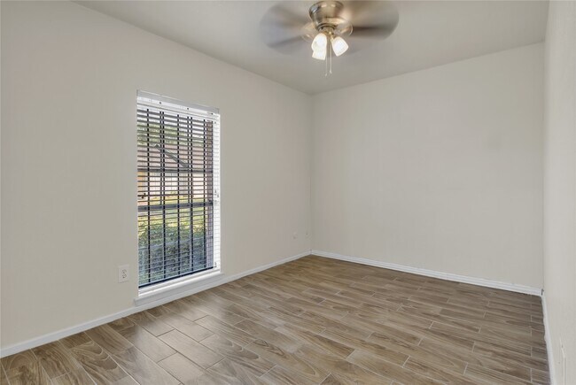 Building Photo - 6913 Chasewood Dr