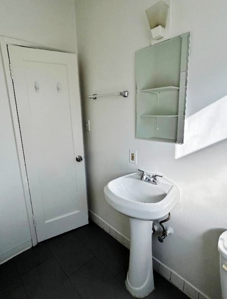 Building Photo - 1781 N Orchid Ave