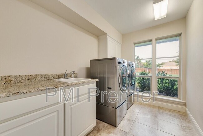 Building Photo - 14077 Brookridge Dr