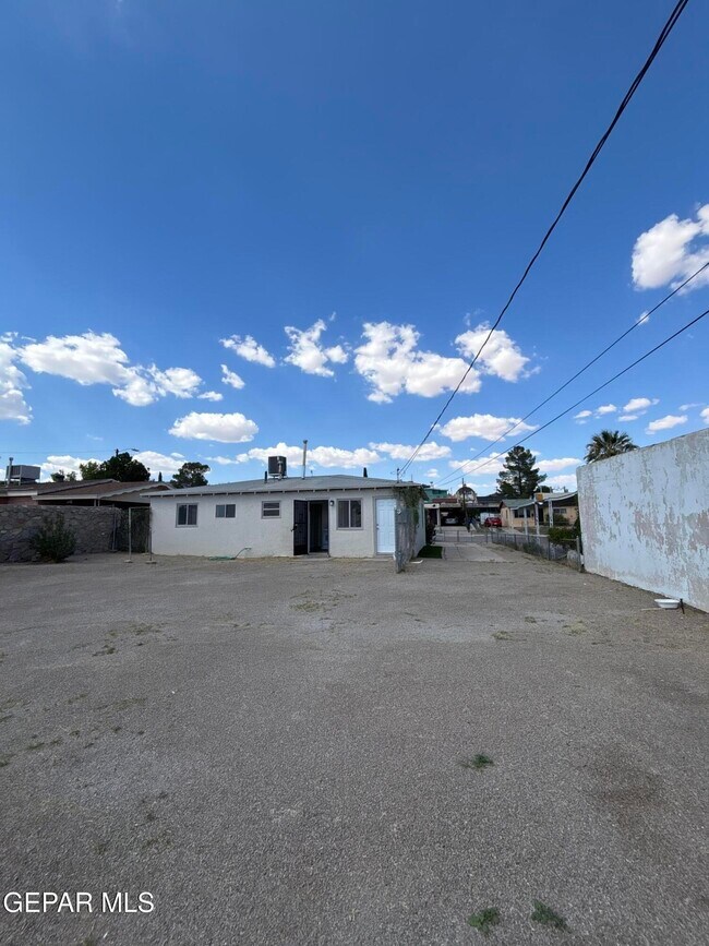 Building Photo - 6138 Taos Dr
