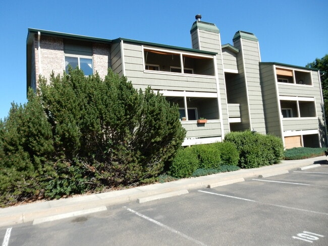 Building Photo - Charming 2 bed/ 2 bath condominium located in Gunbarrel's Hunter Creek. Next to beautiful park!