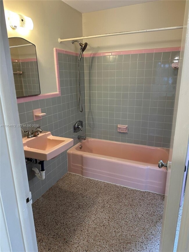 Building Photo - 2301 NE 2nd St