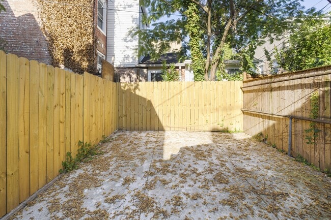 Building Photo - 105 S Poppleton St