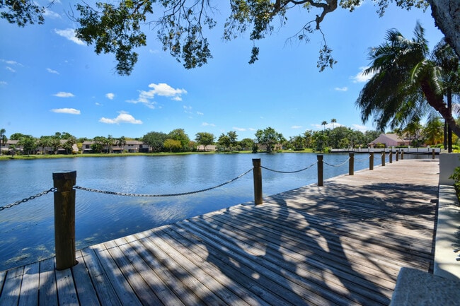 Building Photo - 2581 Carambola Cir N