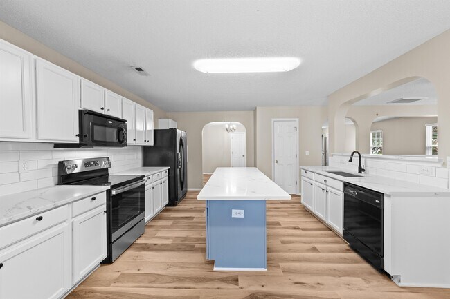Building Photo - 5 Thorton Ct