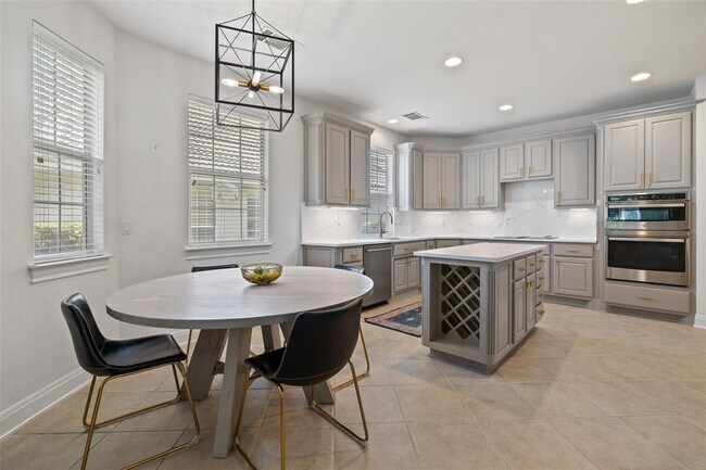 Building Photo - 209 The Hills Dr