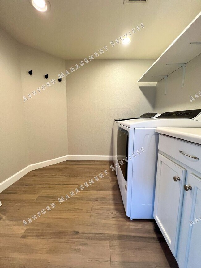 Building Photo - RAY RANCH 4 BEDROOMS 3 BATH WITH POOL AND SPA IN LARGE YARD