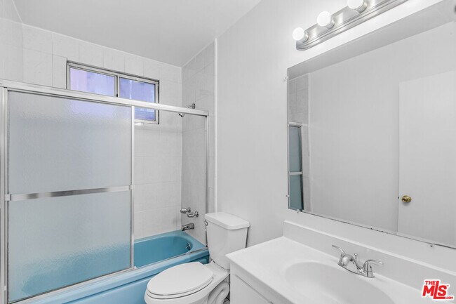 Building Photo - 1812 N Gramercy Pl