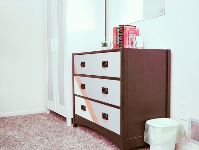 Building Photo - 669 S 1500 E