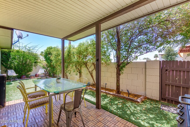 Building Photo - 7713 E Vista Dr