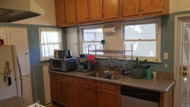 Kitchen - 9979 Robbins Dr