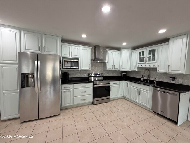 Building Photo - 41 Brookwillow Ave