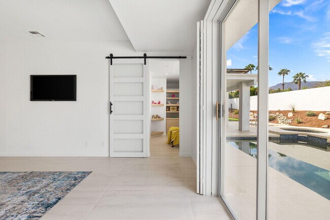 Building Photo - 47215 Heliotrope Dr