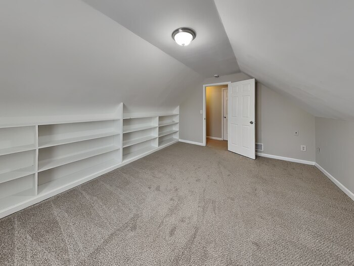 Building Photo - 488 Old Tree Dr