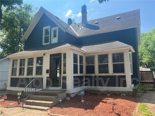 Building Photo - 1015 N 30th Ave