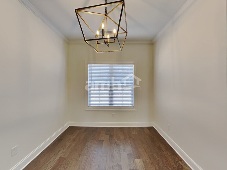 Building Photo - 3284 Vineyard Dr S