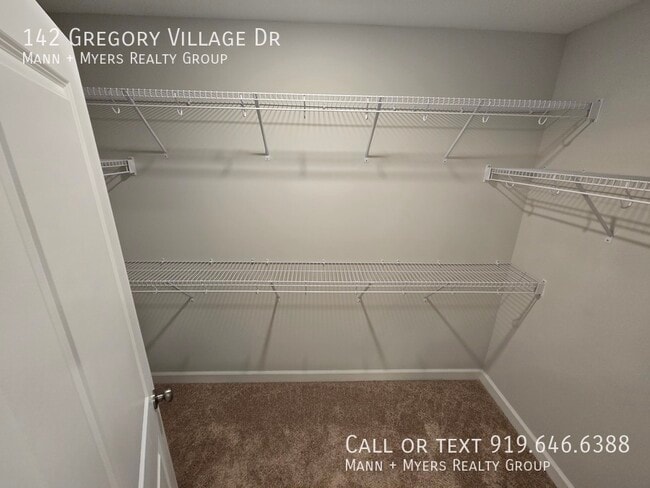 Building Photo - 142 Gregory Vlg Dr