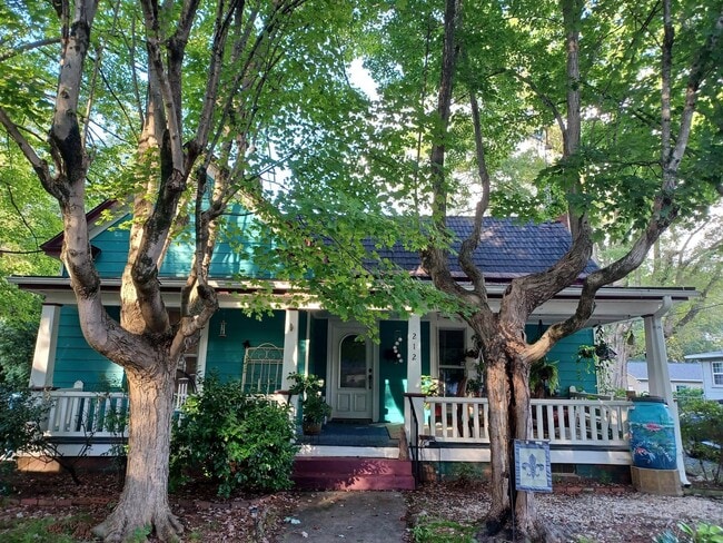 Primary Photo - 212 Chestnut St