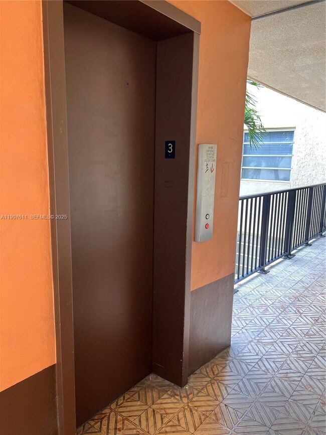 Building Photo - 677 SW 9th Ave