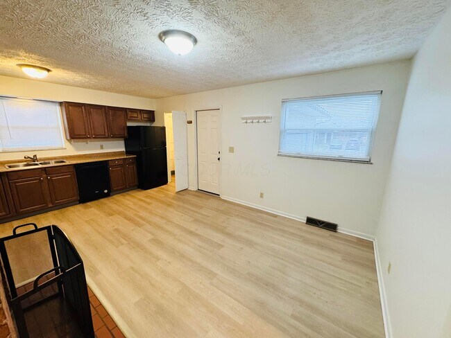 Building Photo - 1016 Lambeth Dr