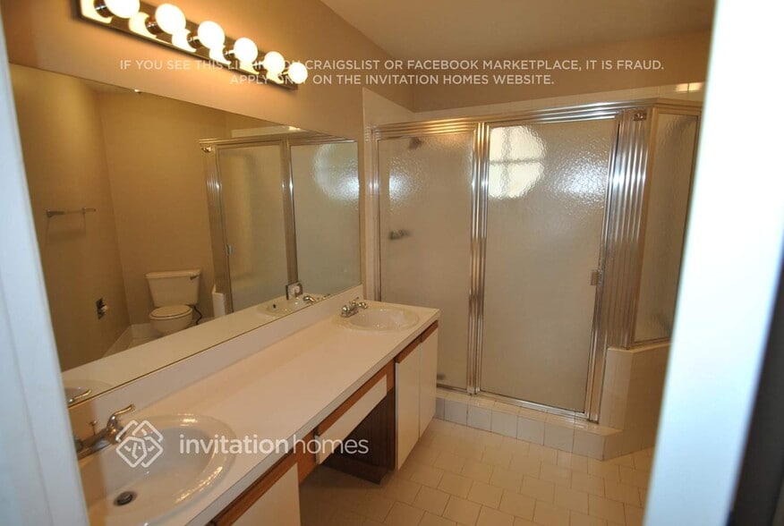 Building Photo - 8820 Lake Park Cir N