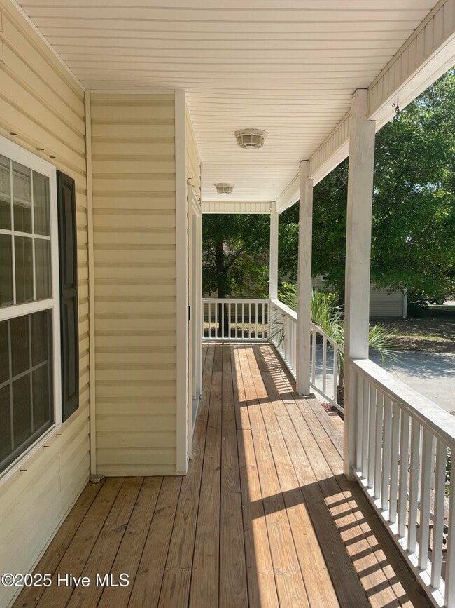 Building Photo - 151 Bayshore Dr