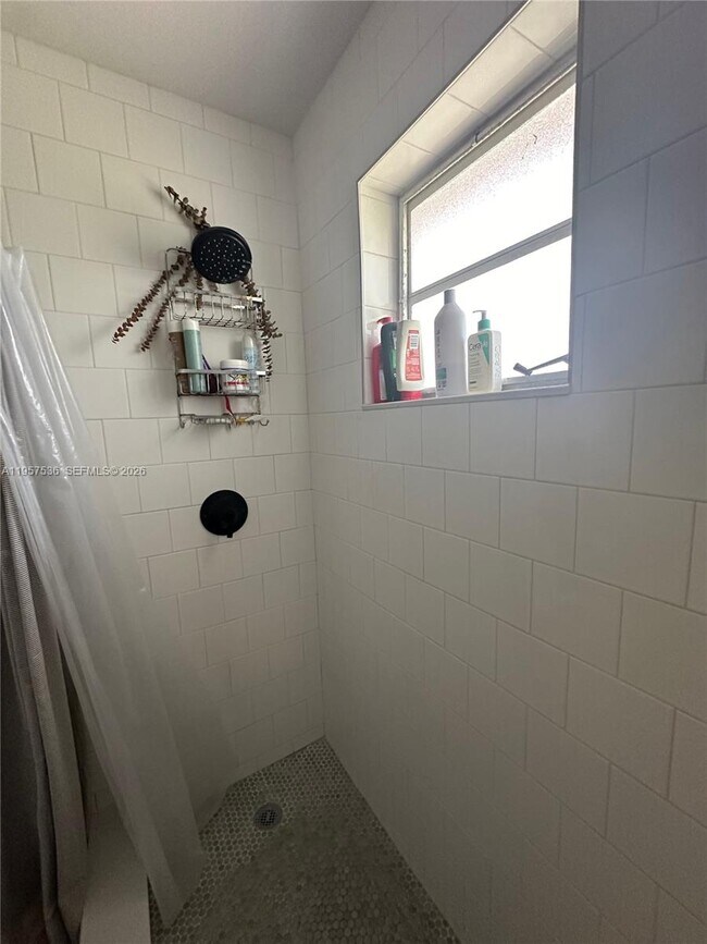 Building Photo - 9392 SW 77th Ave