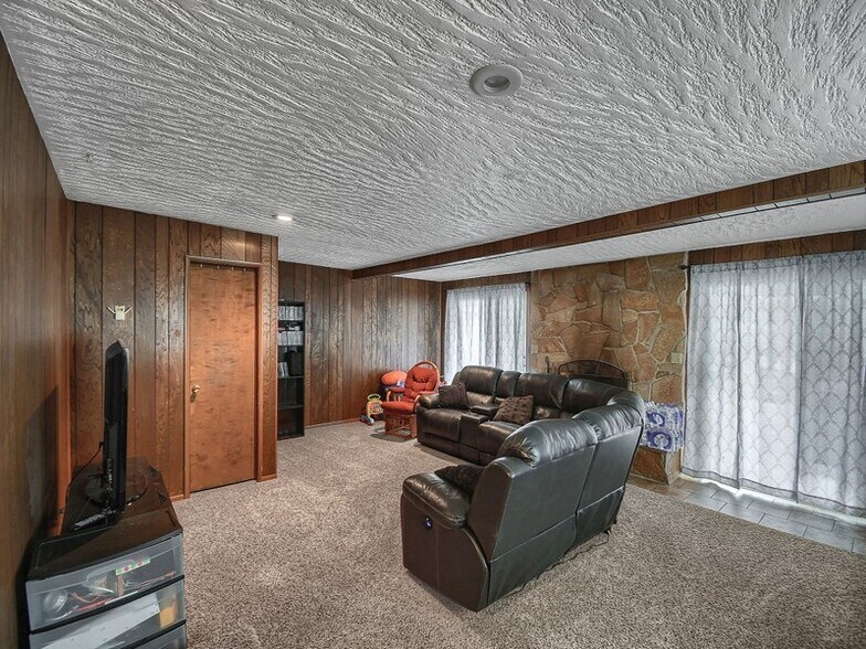 Building Photo - 3450 S Van Buren Ave