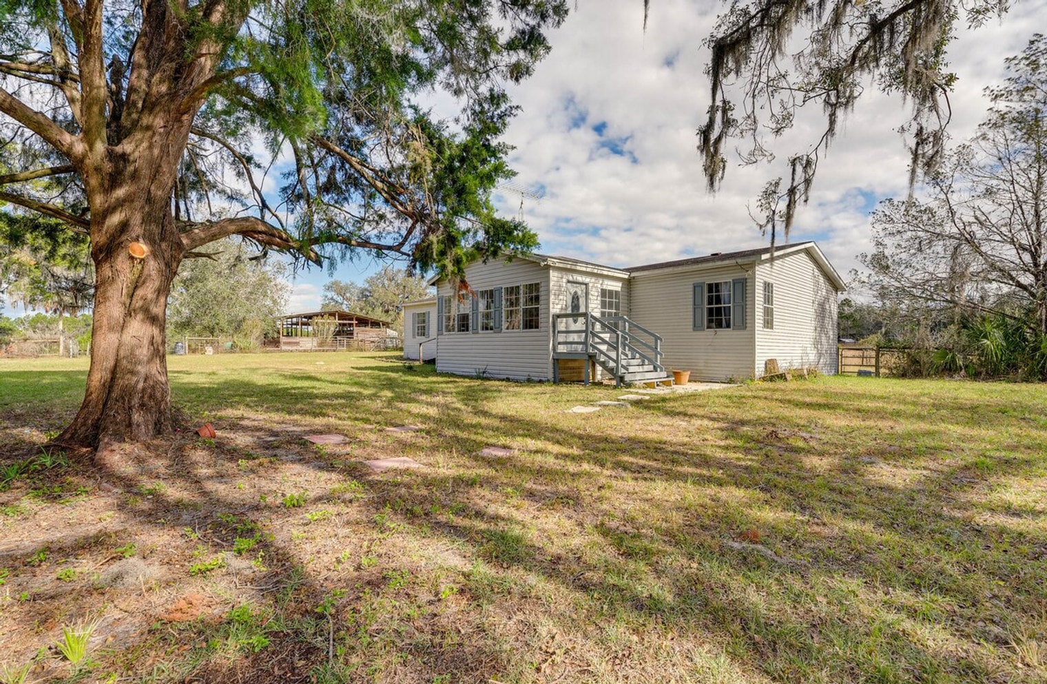 Building Photo - 6651 SE Co Rd 337