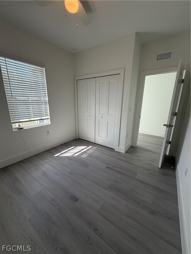 Building Photo - 723 Ivan Ave S