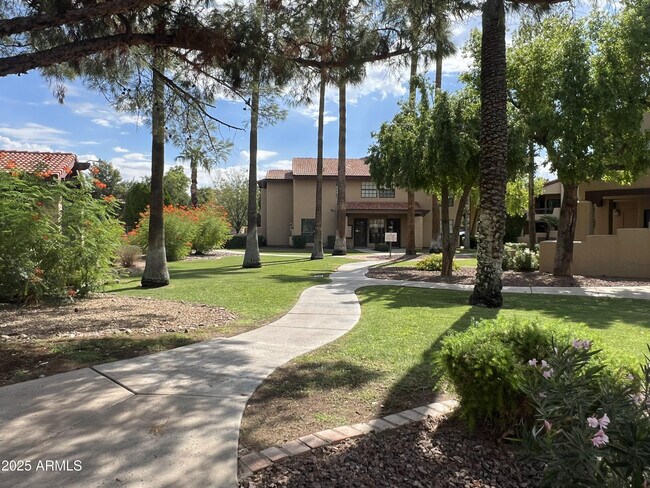 Building Photo - 1351 N Pleasant Dr