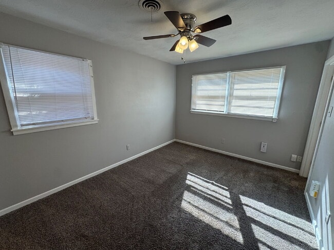 Building Photo - Stunning Like-New Home Located Near LCU!