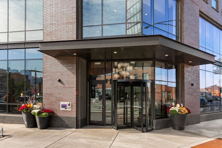 Building Photo - 730 N Milwaukee Ave