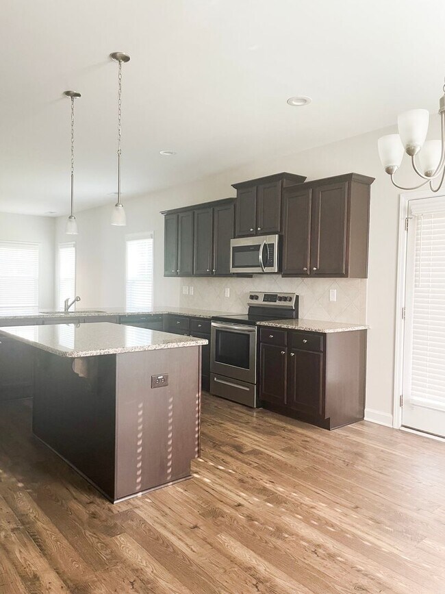 Building Photo - Coming Soon!! 3 Bedroom 2.5 Bathroom - Pets Okay