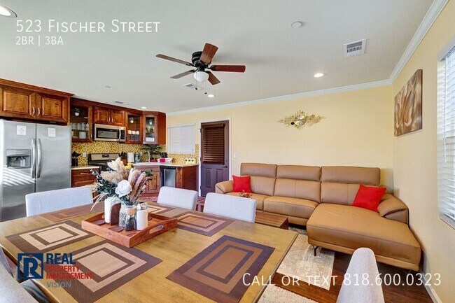 Building Photo - 523 Fischer St