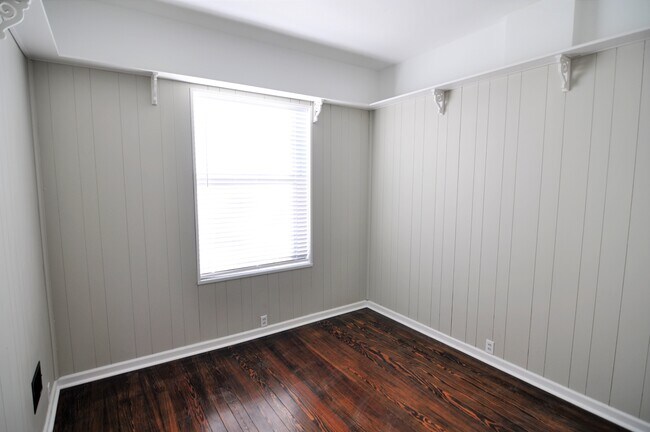 Building Photo - 2711 Arsenal St