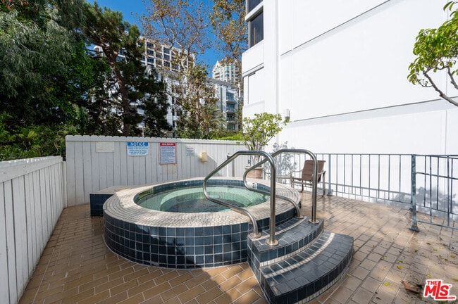 Building Photo - 10660 Wilshire Blvd