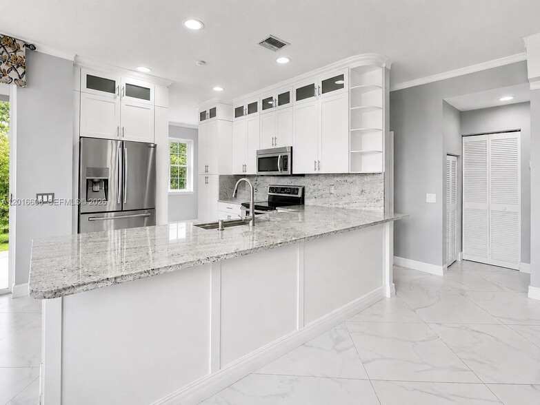 Building Photo - 963 Falling Water Rd