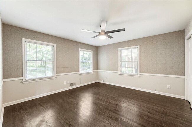 Building Photo - 4243 McClatchey Cir NE