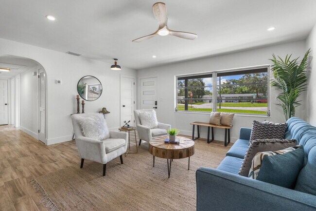 Building Photo - 3621 Searobin Dr SE