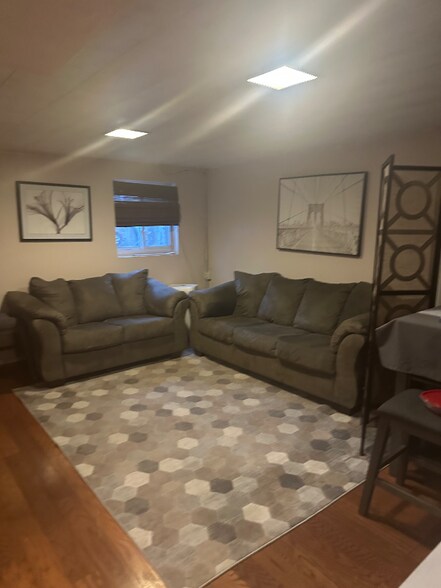 Primary Photo - 2951 Kingsland Ave