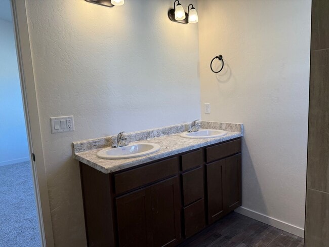 Building Photo - Brand New 4 bedroom, 2 bath, 2 car garage ...